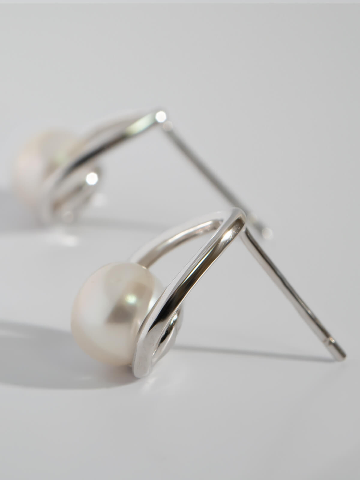 パール ピアス 一粒 ドロップ ぶら下がり シルバー925 金属アレルギー対応 フープ 【arne アルネ】 ドロップピアス 18k 仕上げ ピアス 真珠 普段 使い シルバー ゴールド ニッケルフリー シンプル ギフト プレゼント 女性 誕生日 クリスマス バレンタイン