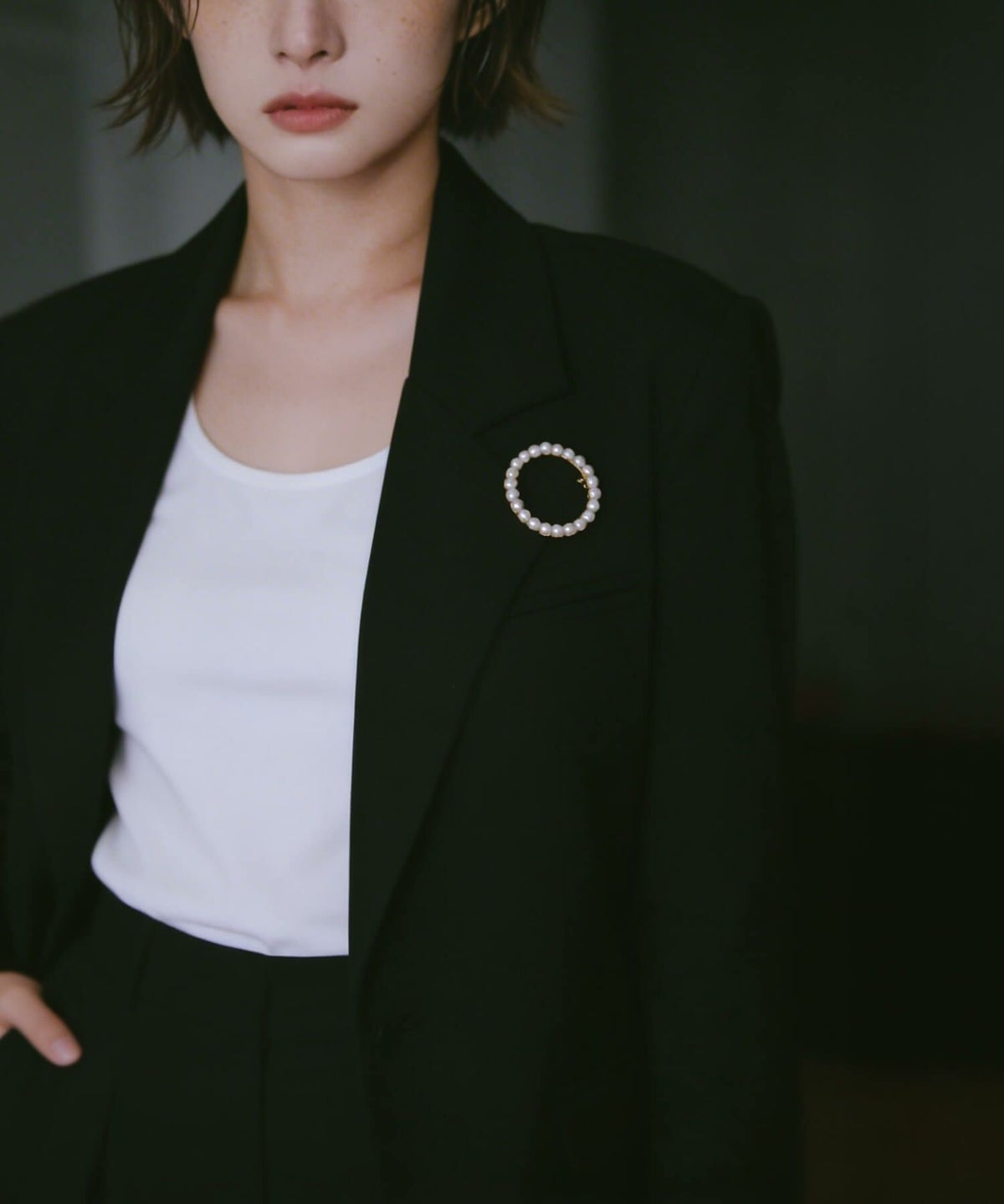 セレモニーコーデのコサージュ代わりとして。