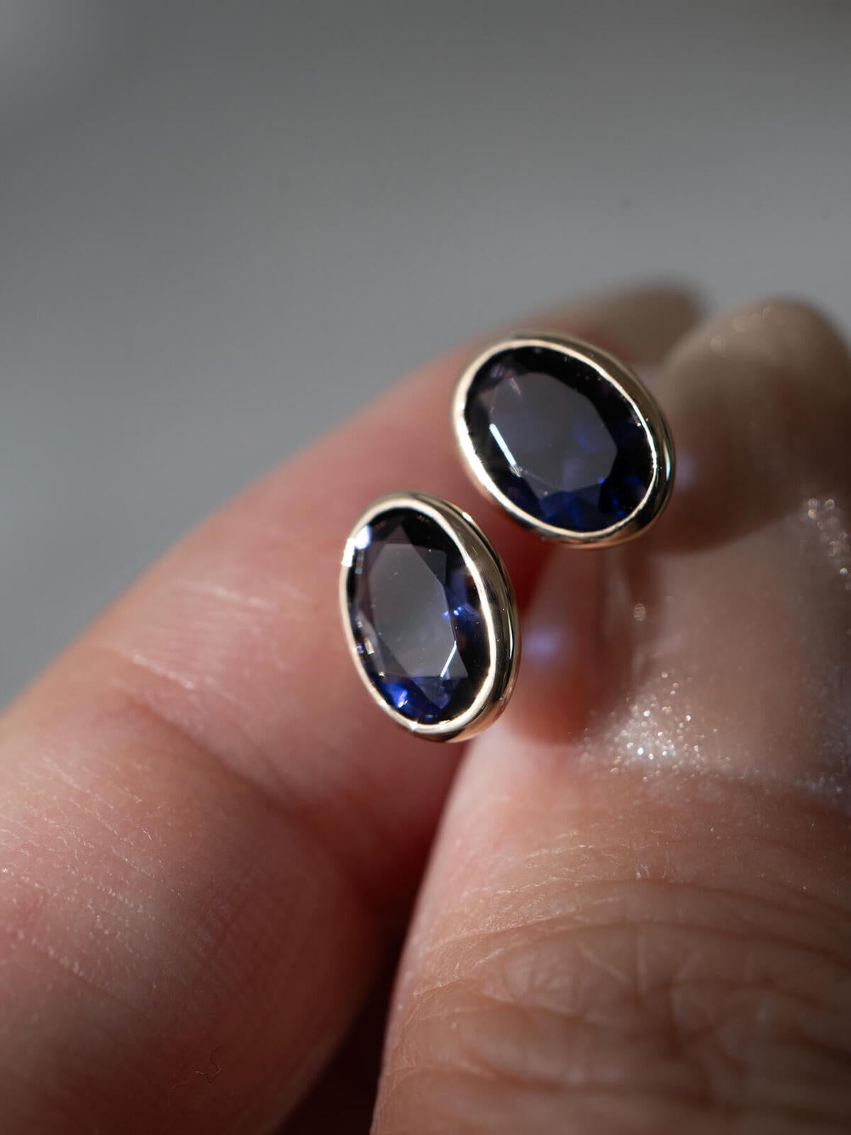 K10 アイオライト 一粒ピアス 手に取ったペア 大きさの目安 【lente レンテ】